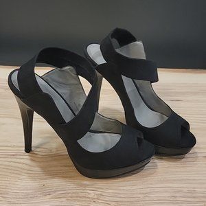 Levity Suede Black platform pump size 6
